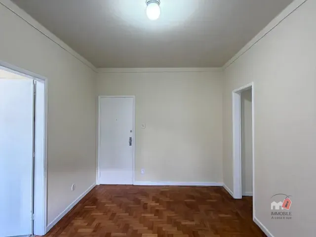 Apartamento 1 quarto e 1 banheiro, para alugar, no bairro Centro em Petrópolis