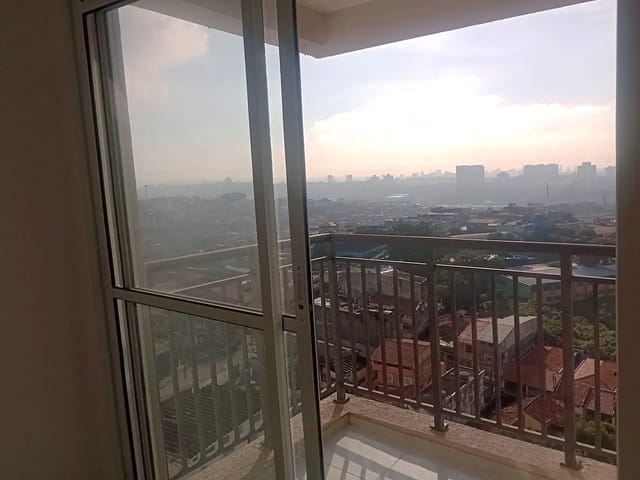 Foto do Apartamento - Apartamento à Venda - Residencial Viva Clube - Carapicuíba - SP. 2 Dormitórios, Sala com sacada, Banheiro, Cozinha, Área de serviço e Vaga de garagem. | Collina Imóveis