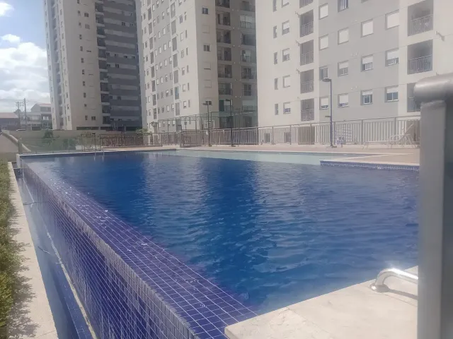 Foto do Apartamento - Apartamento à Venda - Residencial Viva Clube - Carapicuíba - SP. 2 Dormitórios, Sala com sacada, Banheiro, Cozinha, Área de serviço e Vaga de garagem. | Collina Imóveis