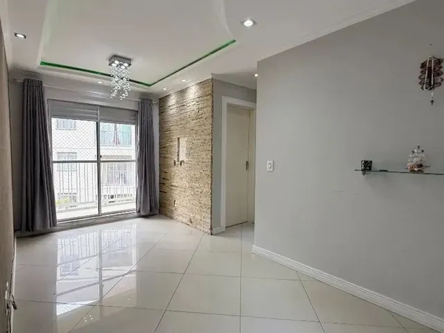 Apartamento 2 quartos e 1 banheiro, à venda, no bairro Campo Comprido em Curitiba