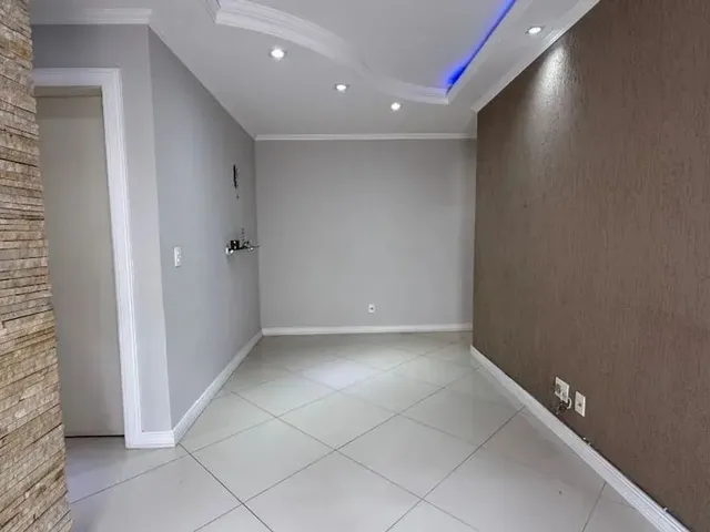 Apartamento 2 quartos e 1 banheiro, à venda, no bairro Campo Comprido em Curitiba