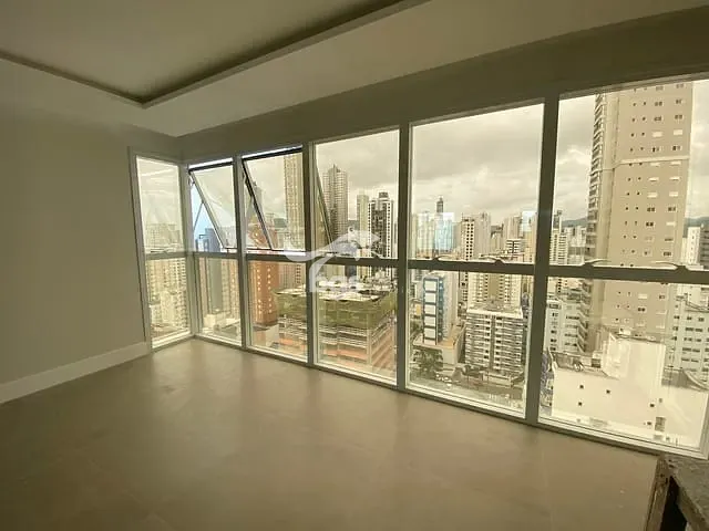 Apartamento com 195m² 3 quartos e 1 banheiro, à venda, no bairro Centro em Balneário Camboriú