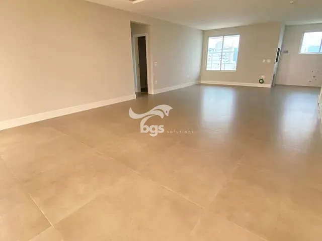 Apartamento com 195m² 3 quartos e 1 banheiro, à venda, no bairro Centro em Balneário Camboriú