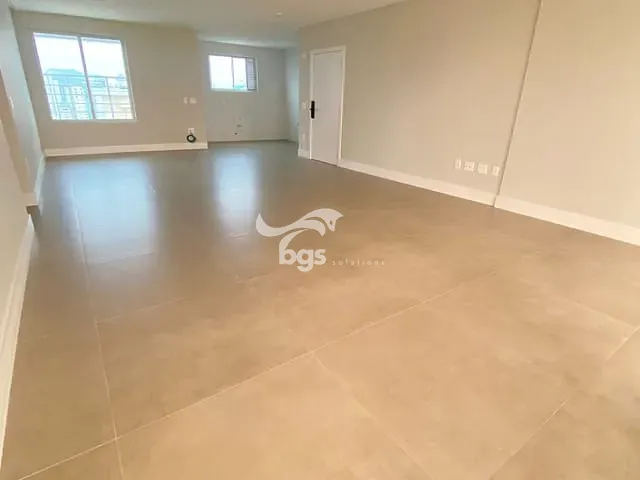 Apartamento com 195m² 3 quartos e 1 banheiro, à venda, no bairro Centro em Balneário Camboriú