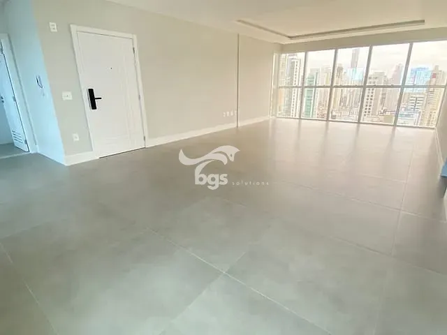 Apartamento com 195m² 3 quartos e 1 banheiro, à venda, no bairro Centro em Balneário Camboriú