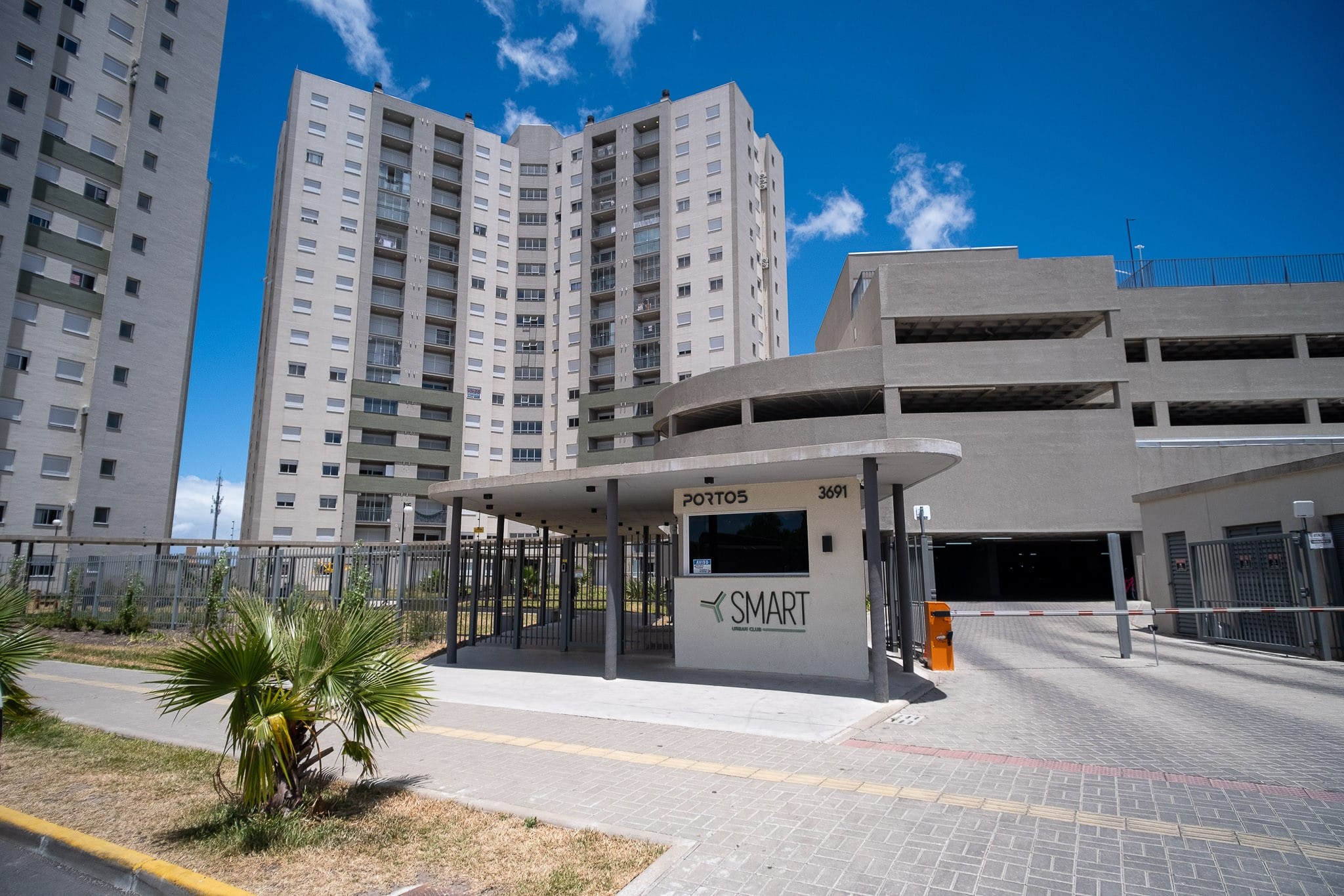 Apartamento à venda no Smart Urban Club, Areal - 74 m², 3 quartos (sendo 1 suíte), sacada com churrasqueira e andar alto. - 27
