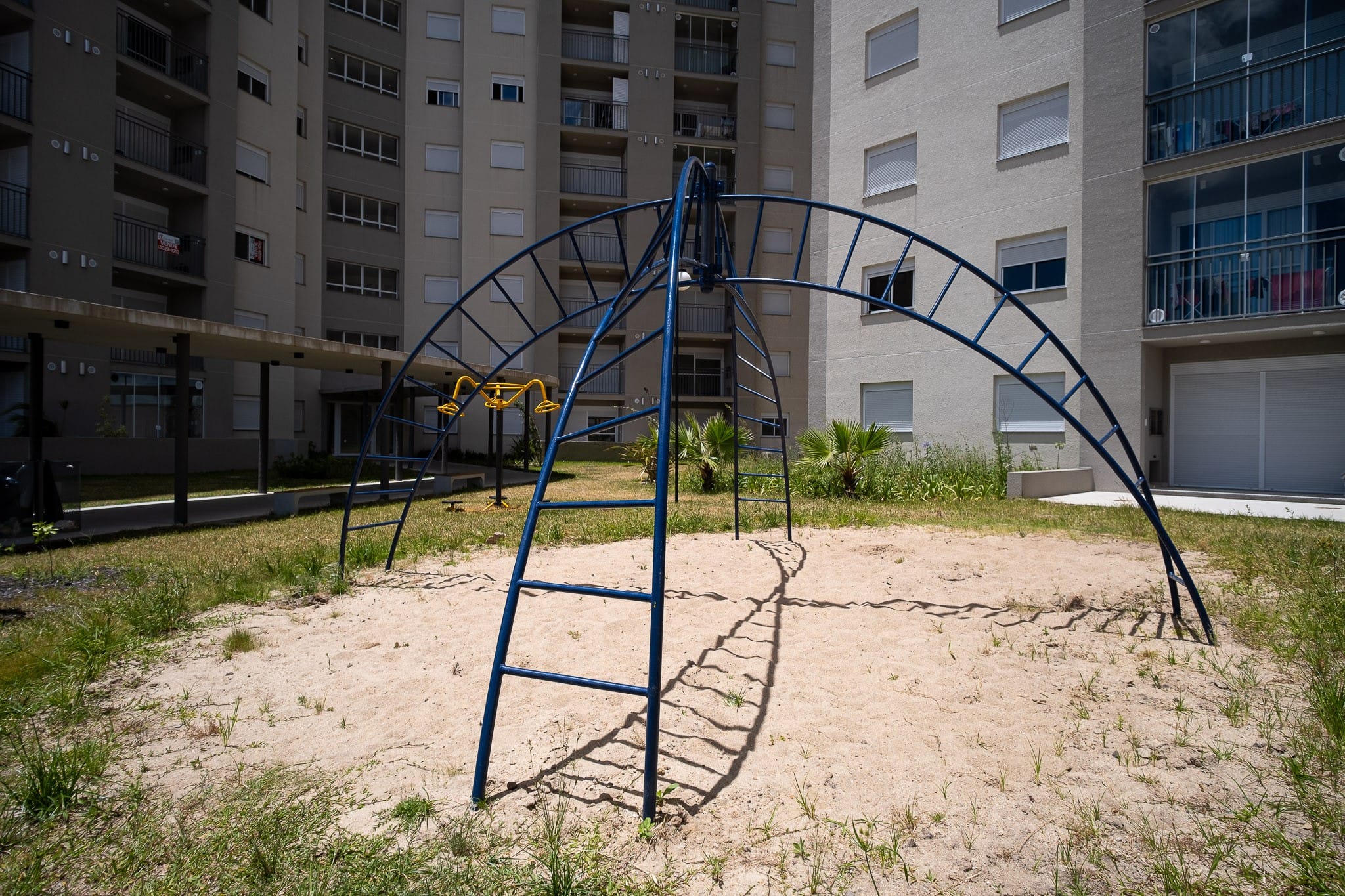 Apartamento à venda no Smart Urban Club, Areal - 74 m², 3 quartos (sendo 1 suíte), sacada com churrasqueira e andar alto. - 25
