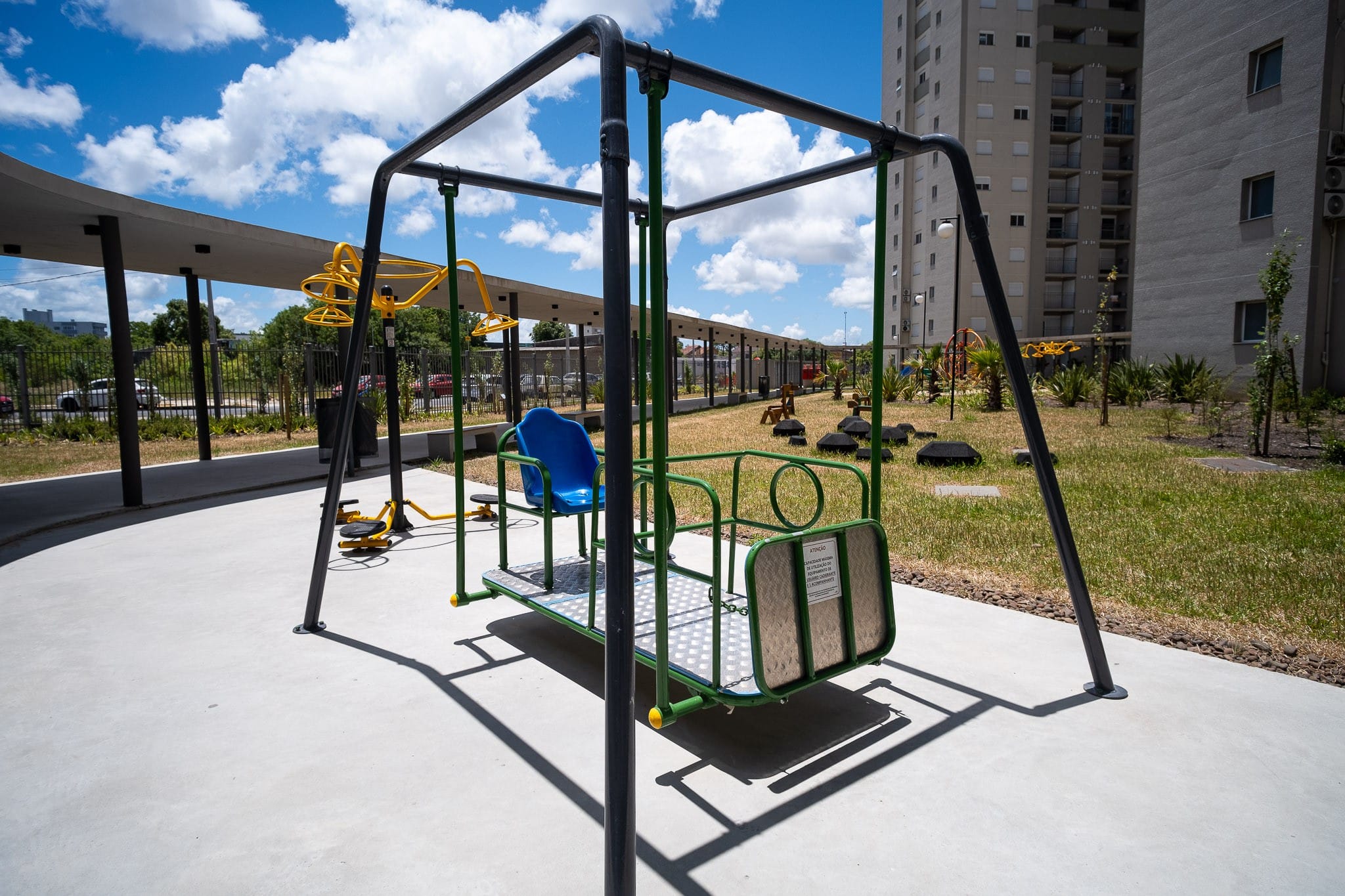 Apartamento à venda no Smart Urban Club, Areal - 74 m², 3 quartos (sendo 1 suíte), sacada com churrasqueira e andar alto. - 26