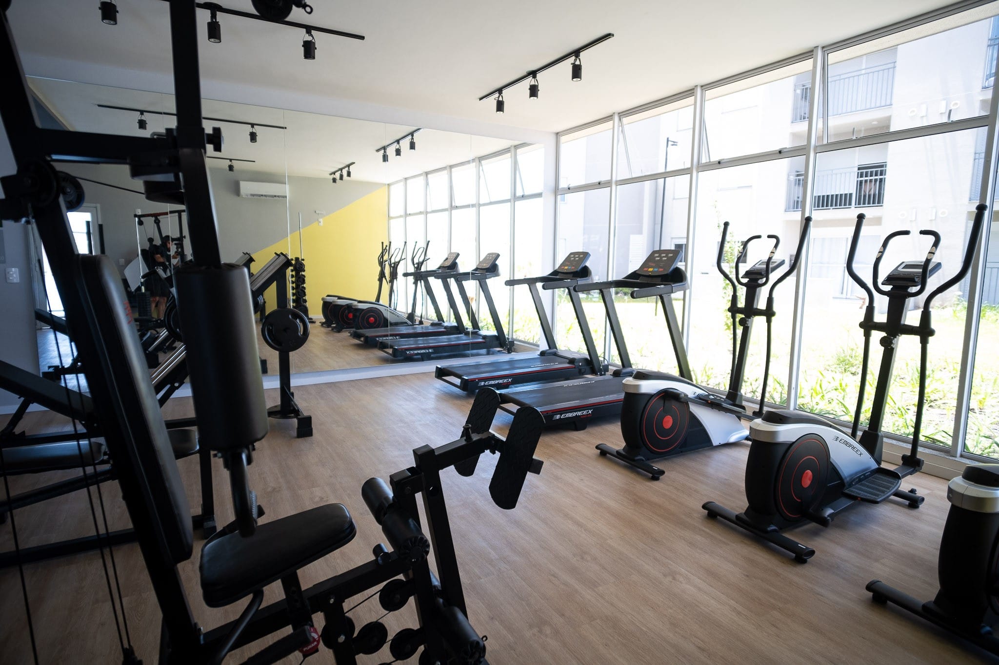 Apartamento à venda no Smart Urban Club, Areal - 74 m², 3 quartos (sendo 1 suíte), sacada com churrasqueira e andar alto. - 18
