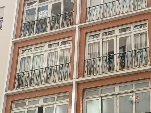 Apartamento 3 quartos e 1 banheiro, para alugar, no bairro Centro em Petrópolis