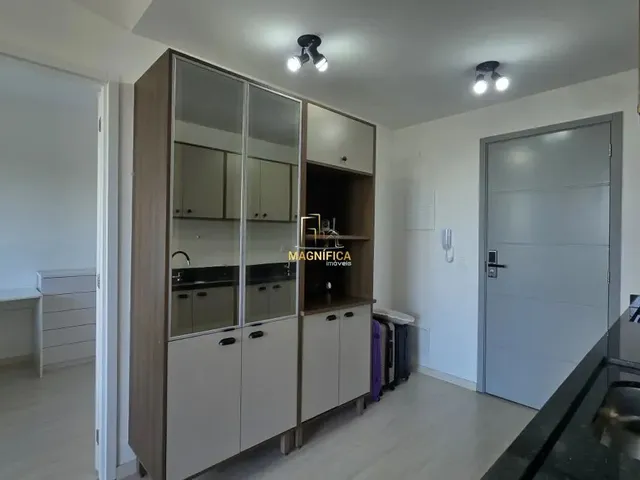 Apartamento 2 quartos e 2 banheiros, para alugar, no bairro Cristo Rei em Curitiba