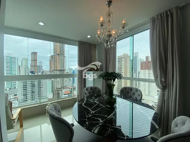 Apartamento com 145m² 3 quartos e 2 banheiros, à venda, no bairro Centro em Balneário Camboriú