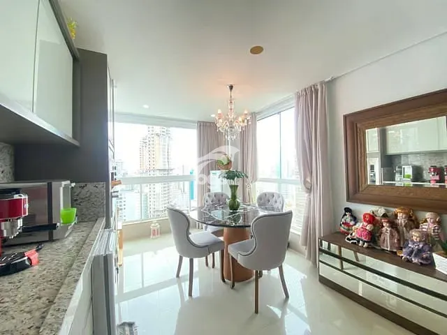 Apartamento com 145m² 3 quartos e 2 banheiros, à venda, no bairro Centro em Balneário Camboriú