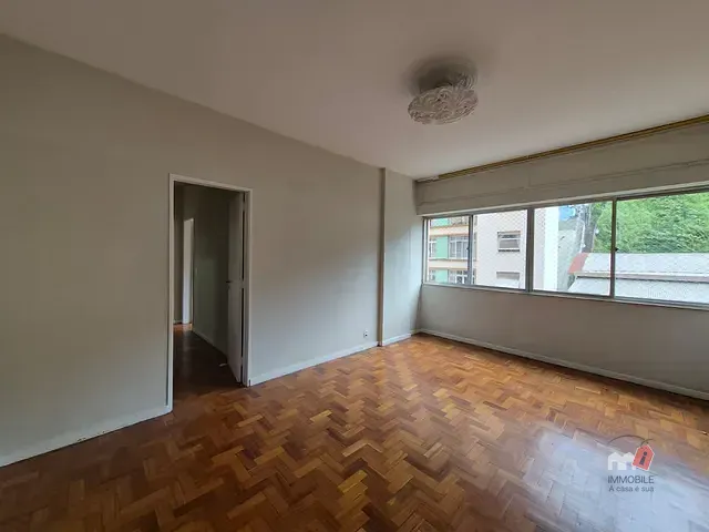 Apartamento 2 quartos e 2 banheiros, para alugar, no bairro Centro em Petrópolis