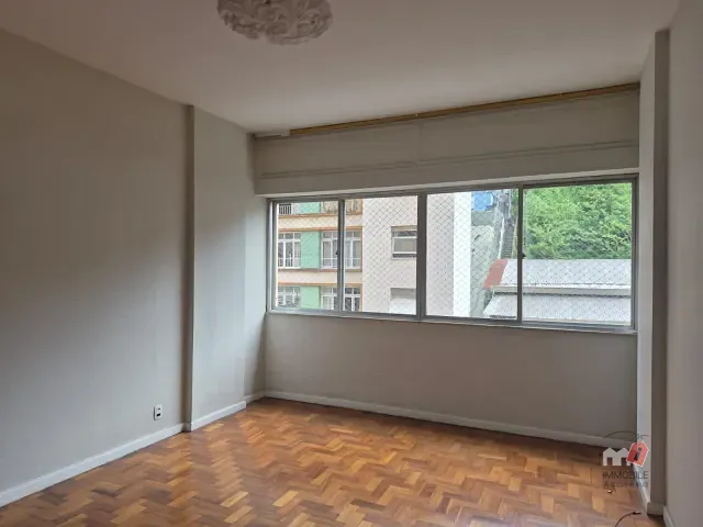 Apartamento 2 quartos e 2 banheiros, para alugar, no bairro Centro em Petrópolis