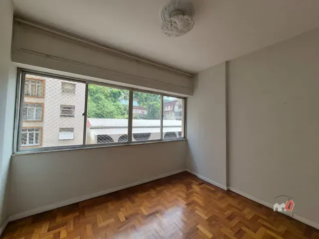 Apartamento 2 quartos e 2 banheiros, para alugar, no bairro Centro em Petrópolis