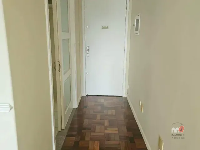 Apartamento 3 quartos e 2 banheiros, para alugar, no bairro Centro em Petrópolis