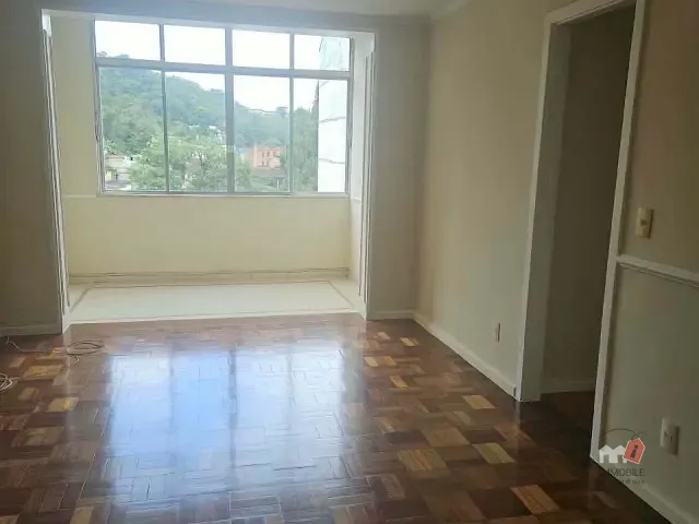 Apartamento 3 quartos e 2 banheiros, para alugar, no bairro Centro em Petrópolis