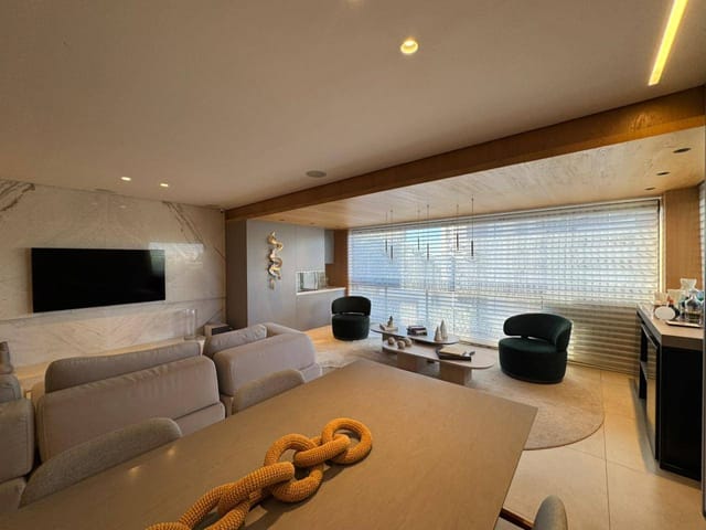 Apartamento com 275m² 3 quartos e 5 banheiros, à venda, no bairro Gleba Fazenda Palhano em Londrina