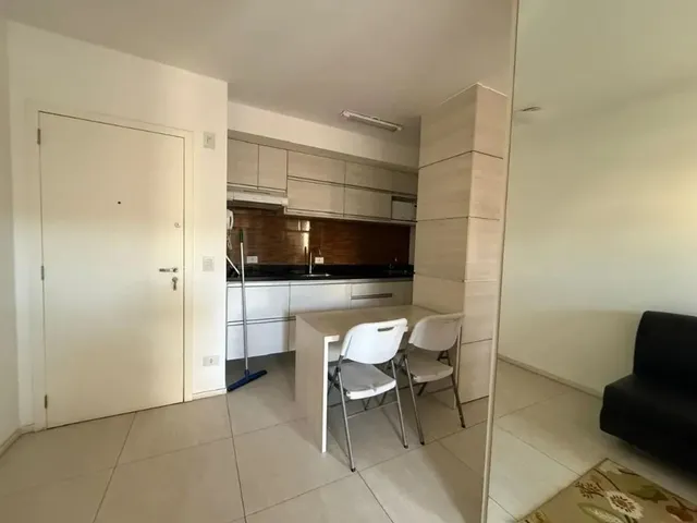 Apartamento 1 quarto e 1 banheiro, para alugar, no bairro Batel em Curitiba