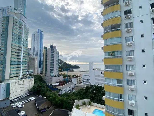 Apartamento com 240m² 4 quartos e 3 banheiros, à venda, no bairro Pioneiros em Balneário Camboriú