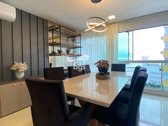 Apartamento com 240m² 4 quartos e 3 banheiros, à venda, no bairro Pioneiros em Balneário Camboriú