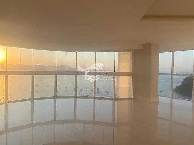 Apartamento com 464m² 4 quartos e 5 banheiros, à venda, no bairro Centro em Balneário Camboriú