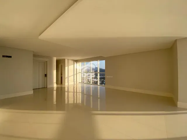 Apartamento com 464m² 4 quartos e 5 banheiros, à venda, no bairro Centro em Balneário Camboriú