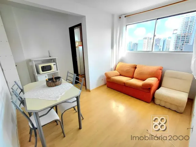Apartamento 1 quarto e 1 banheiro, para alugar, no bairro Centro em Curitiba