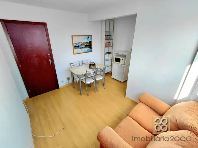 Apartamento 1 quarto e 1 banheiro, para alugar, no bairro Centro em Curitiba