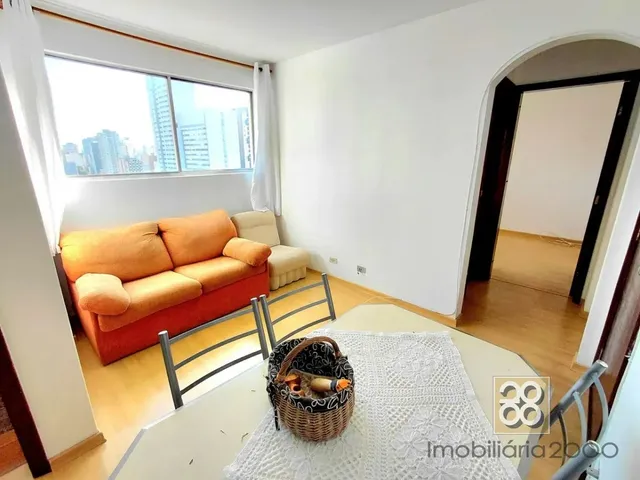 Apartamento 1 quarto e 1 banheiro, para alugar, no bairro Centro em Curitiba