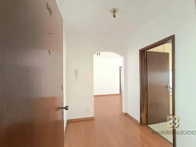 Apartamento 3 quartos e 1 banheiro, para alugar, no bairro Mercês em Curitiba