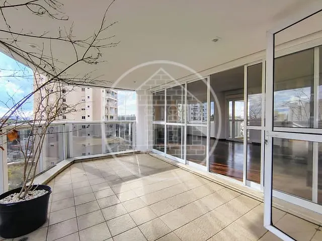 Apartamento com 244m² 4 quartos e 6 banheiros, para alugar, no bairro Vila Suzana em São Paulo