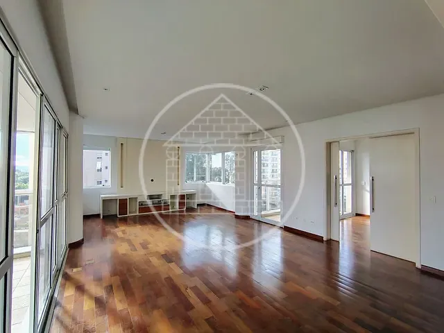 Apartamento com 244m² 4 quartos e 6 banheiros, para alugar, no bairro Vila Suzana em São Paulo