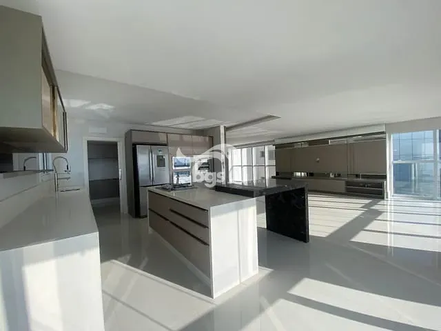 Apartamento com 464m² 4 quartos e 5 banheiros, à venda, no bairro Centro em Balneário Camboriú
