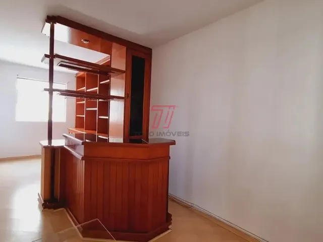 Apartamento 2 quartos e 1 banheiro, para alugar, no bairro Novo Mundo em Curitiba