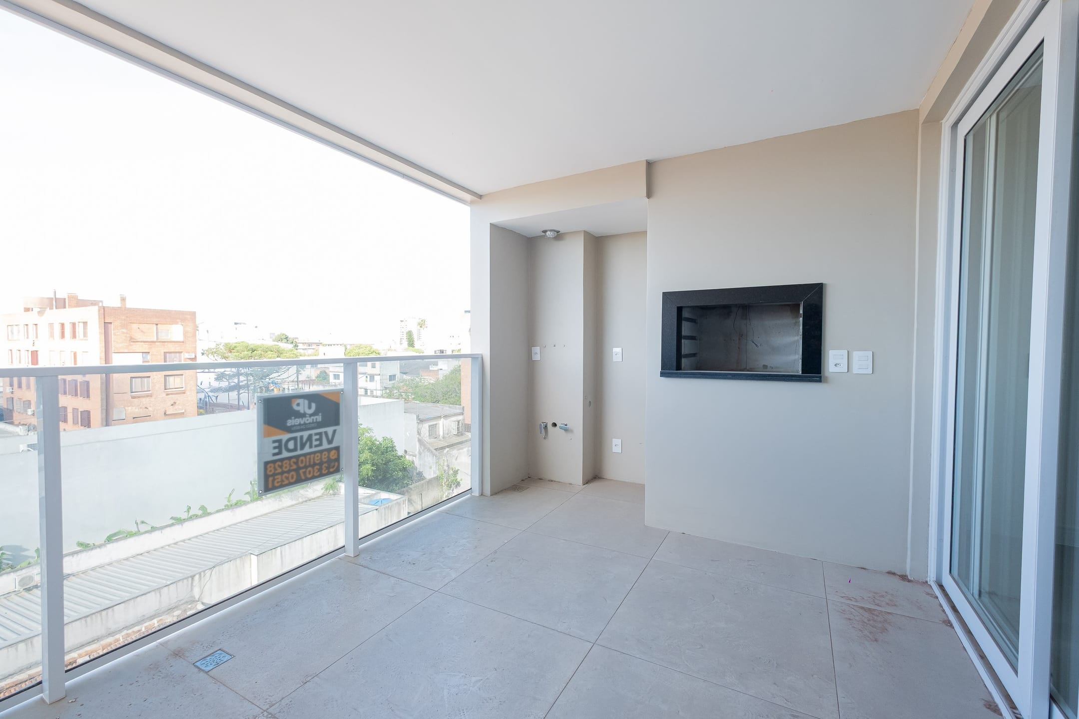 Apartamento à venda no Miguel Zabaleta, Centro: 91 m², 3 quartos (sendo 1 suíte), 3 banheiros, sacada com churrasqueira e 2 vagas.