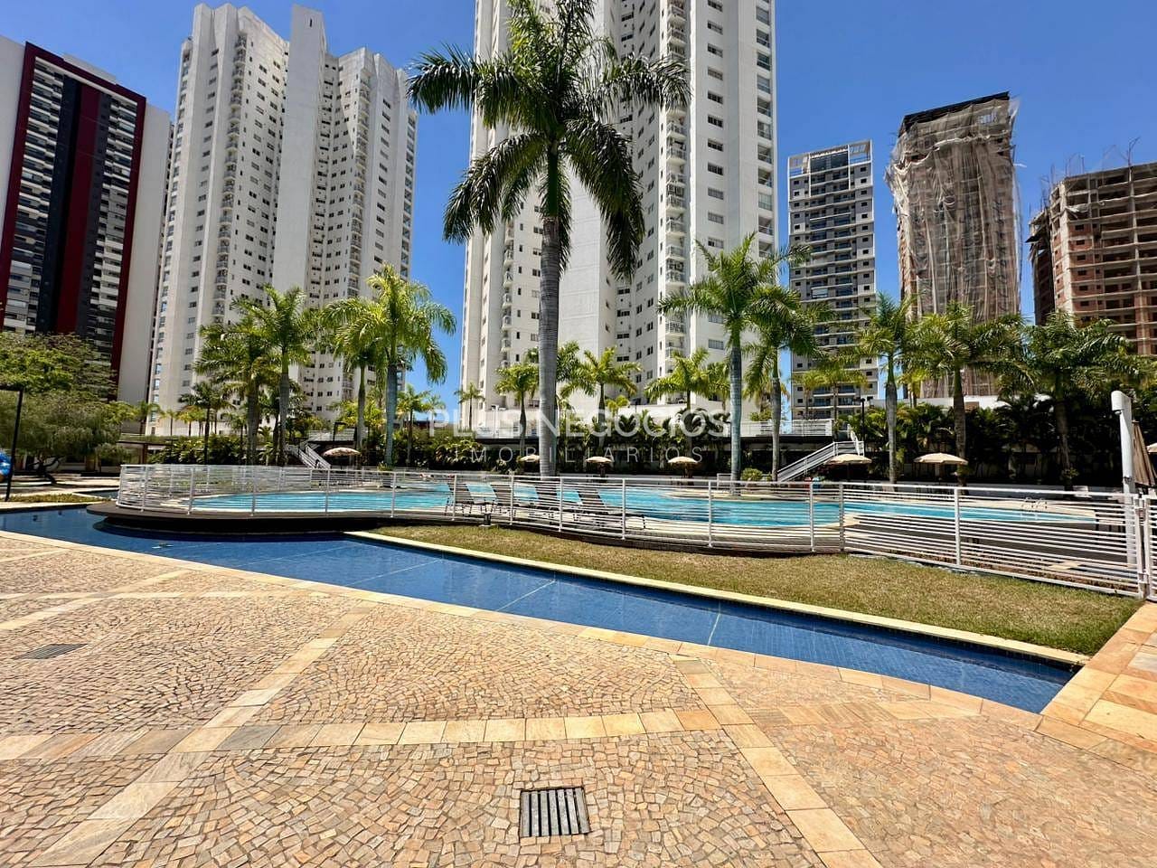 Apartamento, 3 quartos, 232 m² - Foto 1