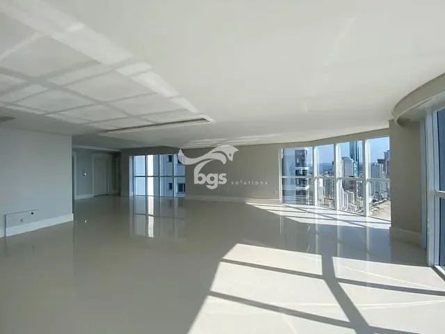 Apartamento com 464m² 4 quartos e 5 banheiros, à venda, no bairro Centro em Balneário Camboriú
