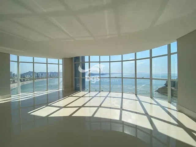 Cobertura / Penthouse com 885m² 6 quartos e 7 banheiros, à venda, no bairro Centro em Balneário Camboriú