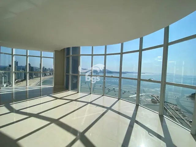 Cobertura / Penthouse com 885m² 6 quartos e 7 banheiros, à venda, no bairro Centro em Balneário Camboriú