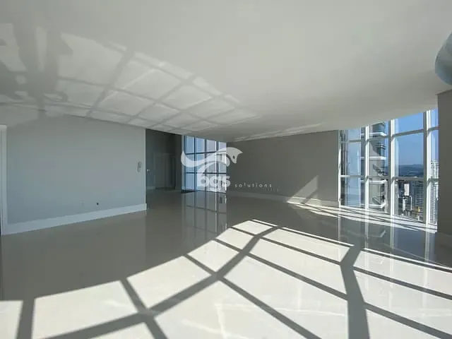 Cobertura / Penthouse com 885m² 6 quartos e 7 banheiros, à venda, no bairro Centro em Balneário Camboriú