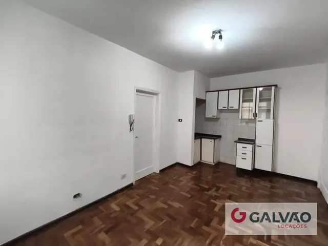 Apartamento 1 quarto e 1 banheiro, para alugar, no bairro Centro em Curitiba