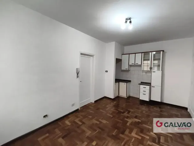 Apartamento 1 quarto e 1 banheiro, para alugar, no bairro Centro em Curitiba