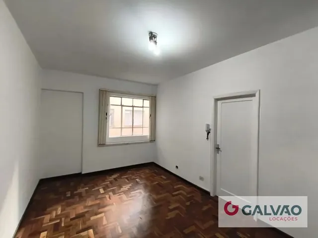 Apartamento 1 quarto e 1 banheiro, para alugar, no bairro Centro em Curitiba