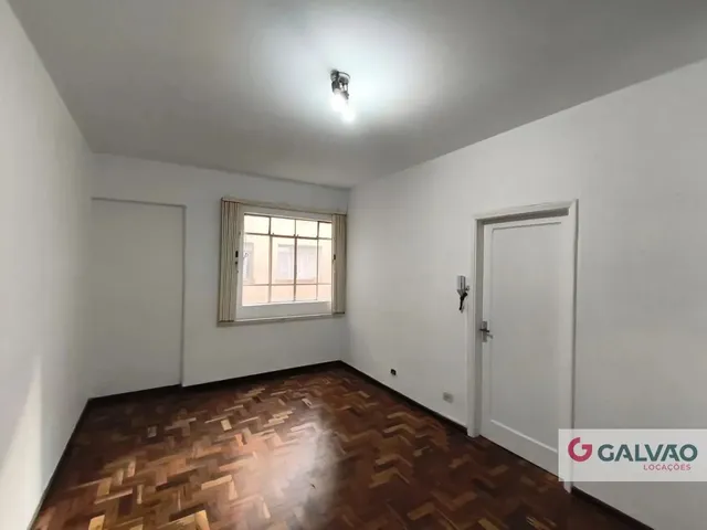 Apartamento 1 quarto e 1 banheiro, para alugar, no bairro Centro em Curitiba