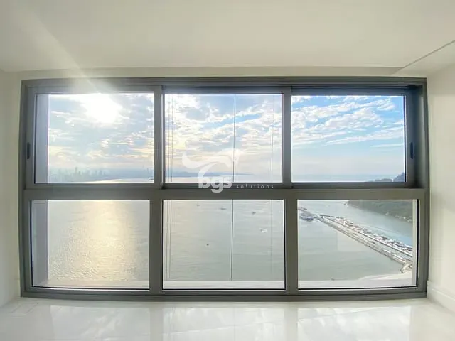 Apartamento com 415m² 4 quartos e 5 banheiros, à venda, no bairro Centro em Balneário Camboriú