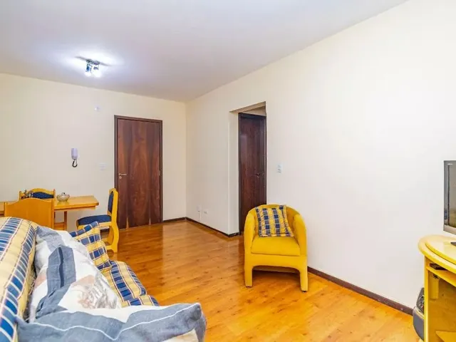 Apartamento 2 quartos e 2 banheiros, para alugar, no bairro Água Verde em Curitiba