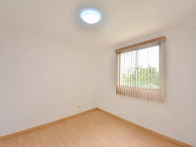 Apartamento 2 quartos e 1 banheiro, para alugar, no bairro Pinheirinho em Curitiba