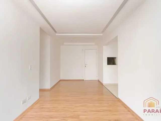 Apartamento 2 quartos e 2 banheiros, para alugar, no bairro Portão em Curitiba